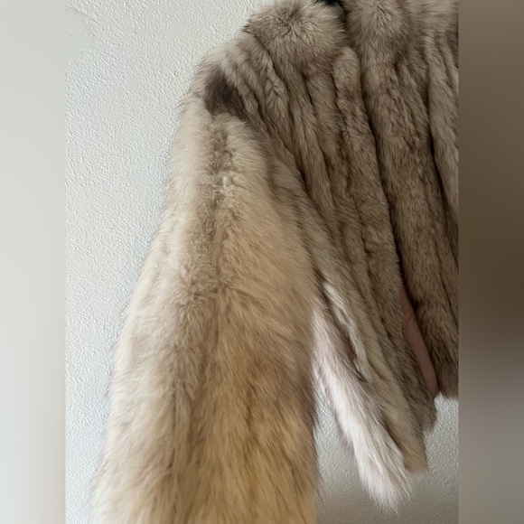 Saga Fox Genuine Norwegian Blue Fox Fur Coat – Luxury Natural Fur—size M - Picture 6 of 16
